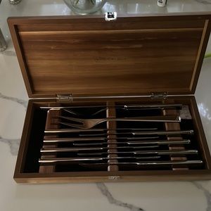 Wustof 10 piece steak knife with carving set; acacia wood box for storage